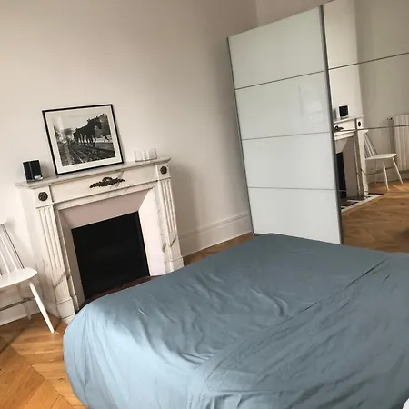 شقة Vue Tour Eiffel Et 5 Minutes Des Champs-elysees 2 16 Etoile *